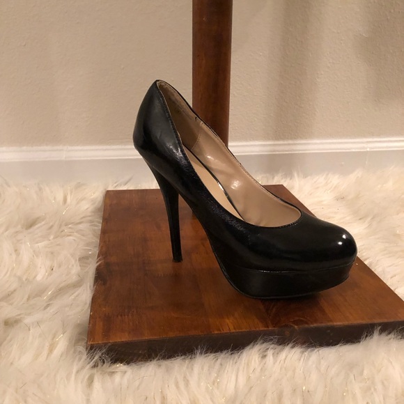 Black 4 1/2 in Heels - Picture 5 of 7